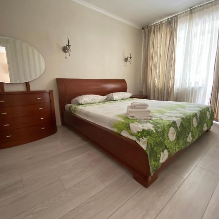 Apartment On Prospiekt Pobiedy 18 Kiev Luaran gambar